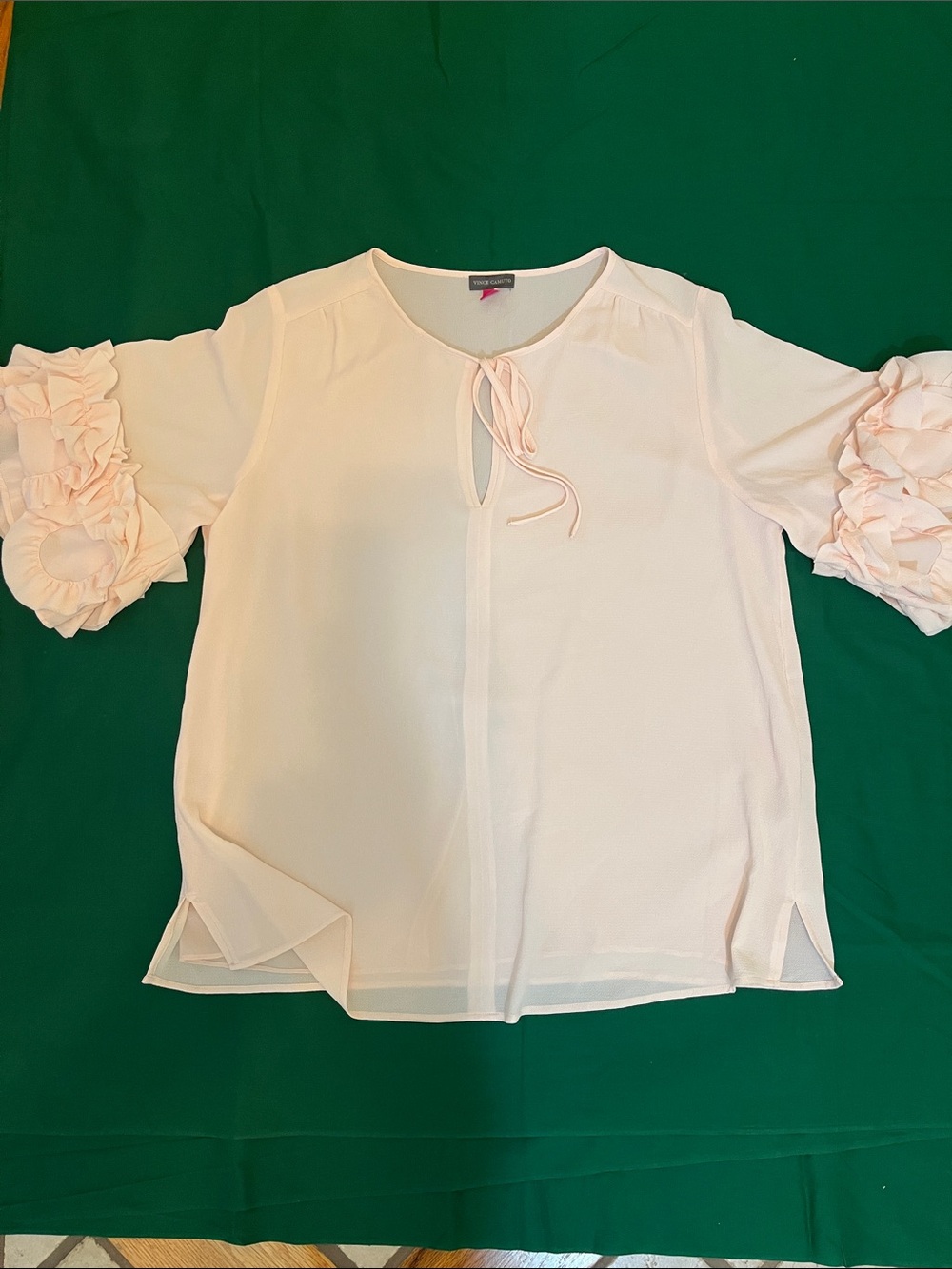 Vince Camuto NWT Pale Pink Tie-Neck Blouse with Ruffle Sleeves  L